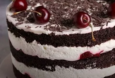 Ленивый торт «Чёрный лес»: не печем, а собираем эффектный и невероятно вкусный десерт из готовой основы