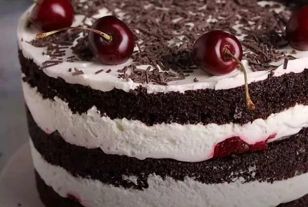 Ленивый торт «Чёрный лес»: не печем, а собираем эффектный и невероятно вкусный десерт из готовой основы