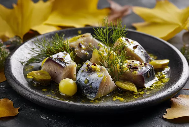 Селедка в необычном маринаде: простой и вкусный рецепт