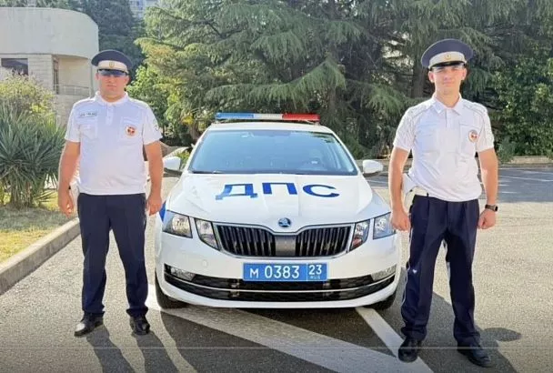 Полицейские доставили в больницу Сочи трехлетнего мальчика с переломом ноги