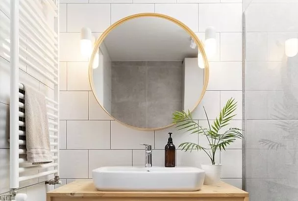 Средство от разводов: муж «помог» помыть стекла средством для ванной – ситуацию спас чай