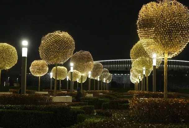 Светящиеся пингвины, огромные грибы и наряженные ели: как парк «Краснодар» готовится к Новому году