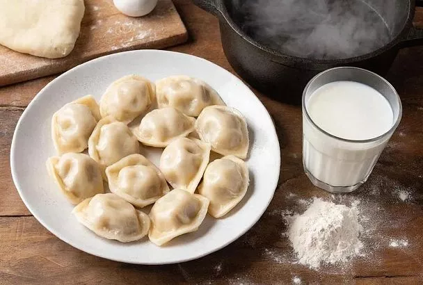Вареники на пару без яиц: замесили тесто на кефире, и они стали пышными, воздушными, без "резины"