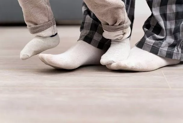 Три проверенных способа вернуть идеальную чистоту белым носкам из хлопка. Забудьте про дорогущие отбеливатели!