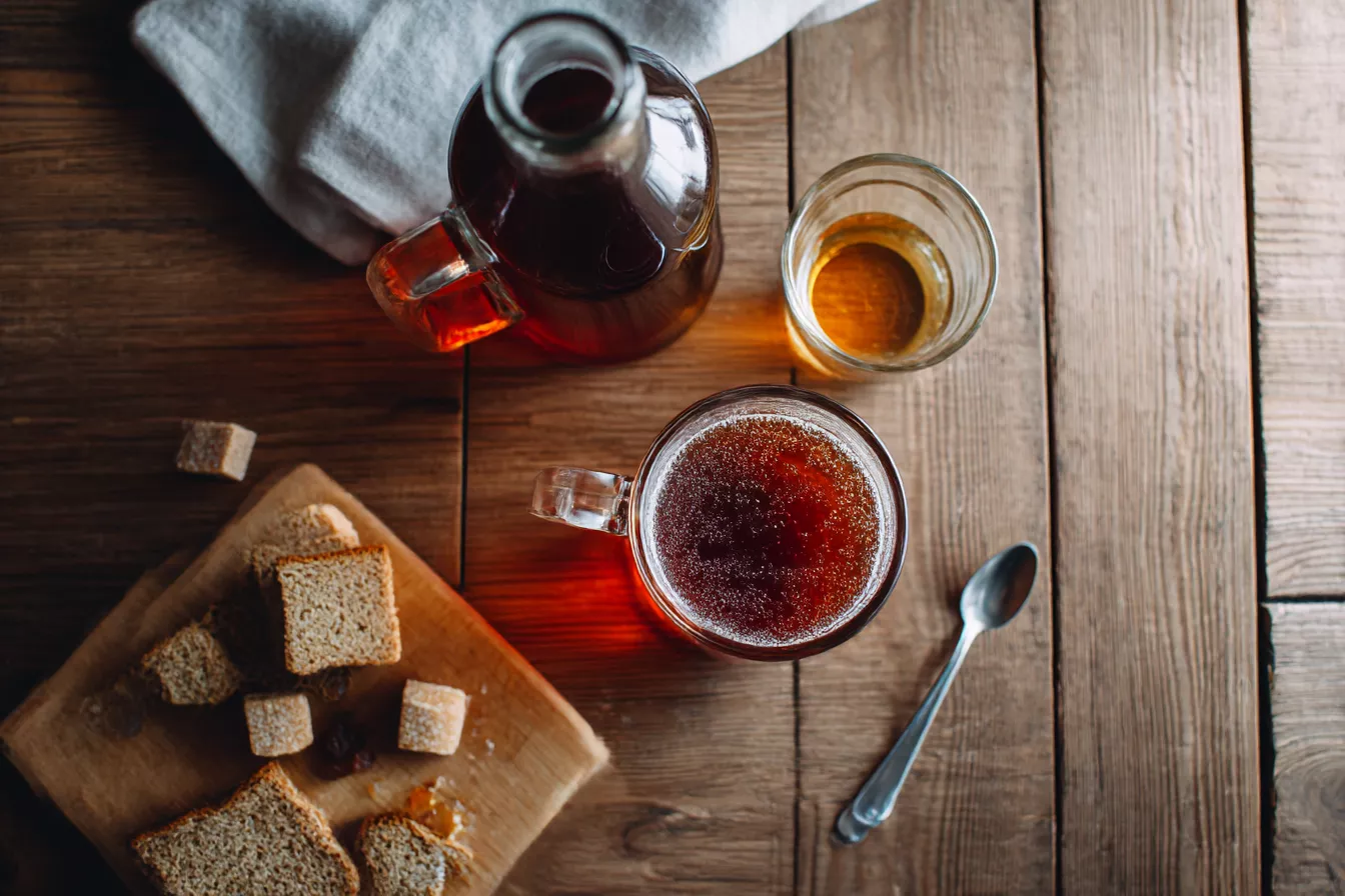 Домашний квас из чёрного хлеба, как в детстве из бочки