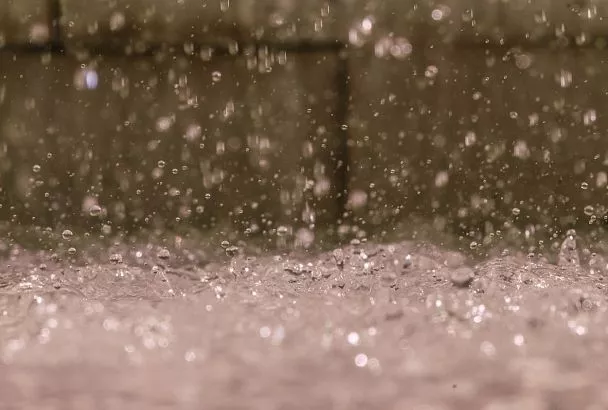 Сильный дождь с грозой накроет Сочи в ближайшие часы