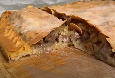 Звучит уже вкусно! Сочный мясной пирог за 90 минут: Лёгкий рецепт с нежным фаршем и хрустящим тестом – идеальный ужин
