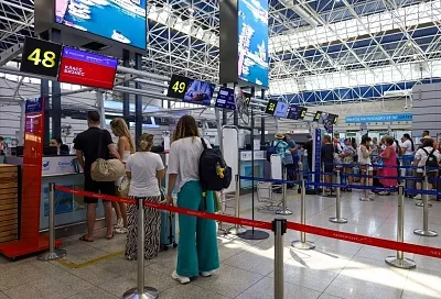 Около 40 рейсов задерживаются в аэропорту Сочи после ночных ограничений