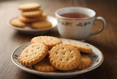 Песочное печенье на йогурте – тает на языке нежное, хрустящее: готовится за 15 минут, а радует целый день