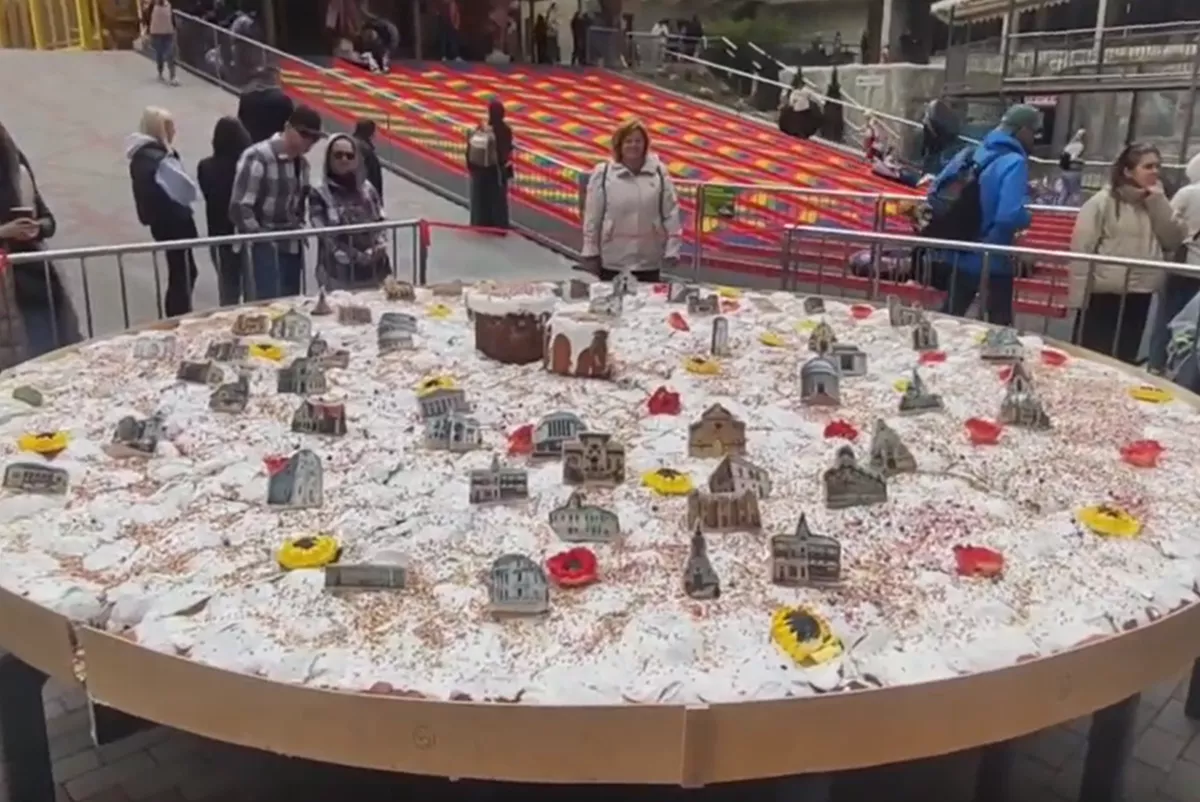 Кулич-гигант весом 600 килограммов испекли в Крыму