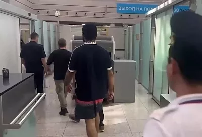 Из России через аэропорт Сочи депортировали троих особо опасных преступников, разыскиваемых по каналам Интерпола