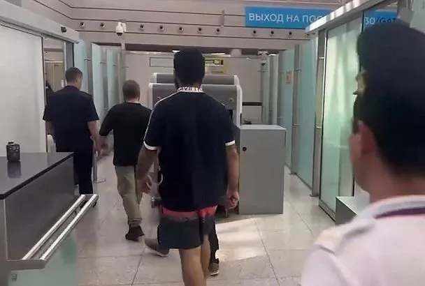 Из России через аэропорт Сочи депортировали троих особо опасных преступников, разыскиваемых по каналам Интерпола