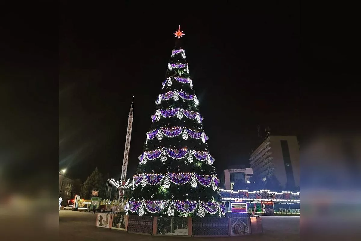 Елка в Армавире Елка в Армавире