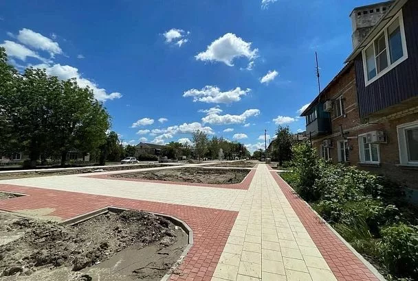 Общественное пространство благоустраивают по нацпроекту в поселке Гулькевичского района