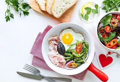 Едим, как доктор Мясников: полезное питание без стресса и ограничений