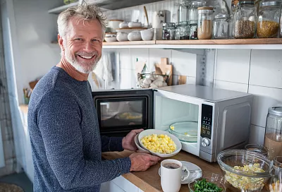 Яйца в микроволновке за минуты: четыре быстрых способа и важные тонкости