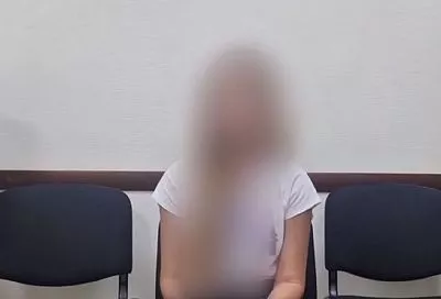Полицейские и работники банка не дали двум кубанцам перевести мошенникам почти 2 млн рублей