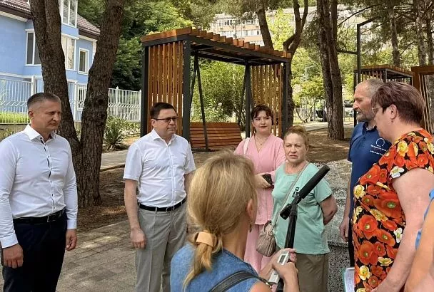 Благоустройство без границ: две зеленые зоны обрели новый облик в поселке Лазаревском