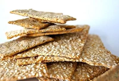 Вы больше не будете покупать и есть магазинный хлеб: домашние тонкие крекеры