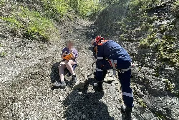 Спасатели эвакуировали туристок с горы Ежик под Геленджиком