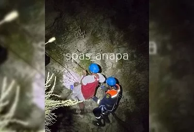 Спасатели эвакуировали туристку с «Ласточкиных гнезд» в Анапе