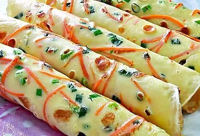 На завтрак трачу 10 минут: пышные, теплые и ароматные яичные блинчики, в начинку пойдет все, что есть в холодильнике