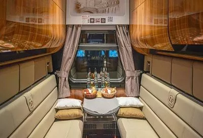 РЖД сообщили, в каких курсирующих к Черному морю поездах есть модернизированные вагоны СВ