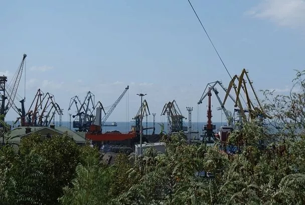 ЕС ввел санкции против двух кубанских НПЗ и порта Туапсе