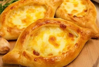 Замесила тесто, нарезала сыр и шикарная «лодочка» уже на столе! Самый простой и понятный всем рецепт приготовления хачапури по-аджарски