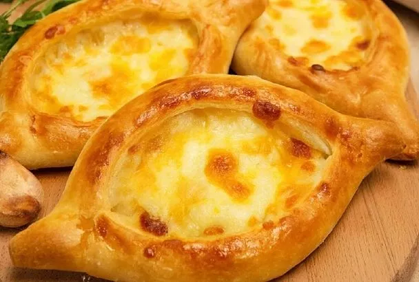 Замесила тесто, нарезала сыр и шикарная «лодочка» уже на столе! Самый простой и понятный всем рецепт приготовления хачапури по-аджарски