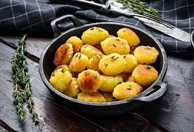 Картошка в духовке с сухарями: рецепт с хрустящей корочкой от Оксаны Чаленко — что-то невероятное