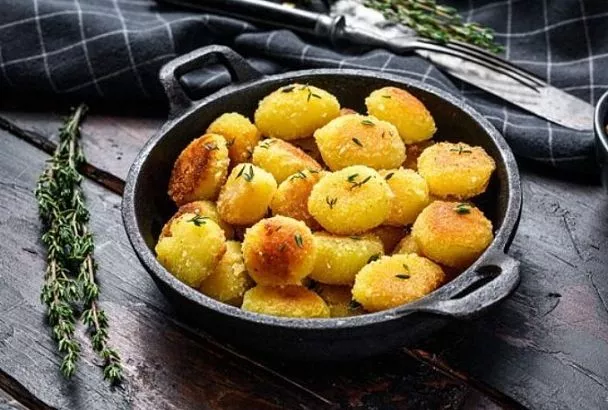 Картошка в духовке с сухарями: рецепт с хрустящей корочкой от Оксаны Чаленко — что-то невероятное