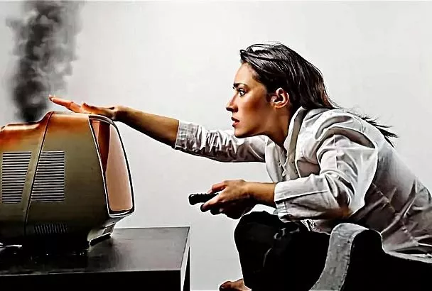 Повреждена техника из-за перепадов напряжения? Как добиться возмещения от коммунальных служб