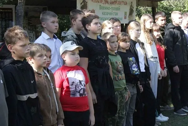 Более 400 подростков в Славянском районе прошли обучение в военно-патриотическом лагере