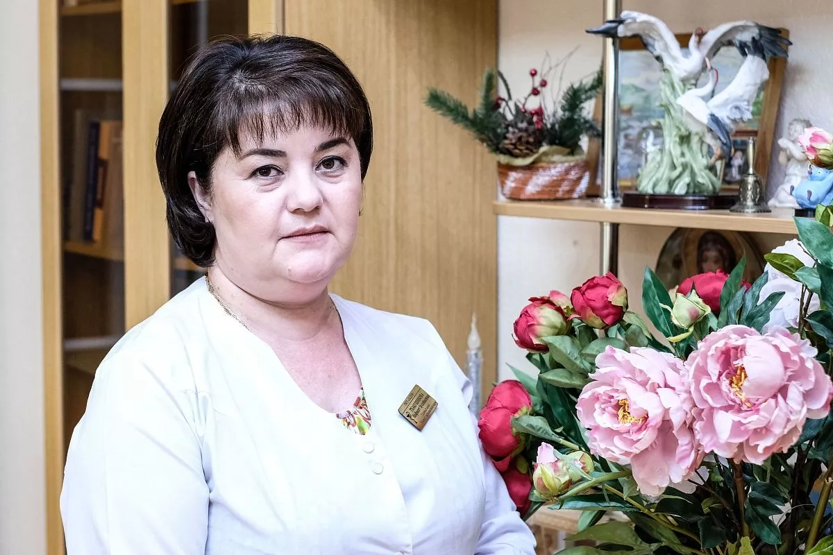 Врач напомнила о необходимости соблюдать социальную дистанцию, находясь в обществе.