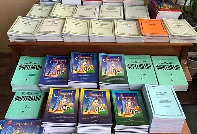 В детскую музыкальную школу Армавира поступили новые компьютеры и учебная литература