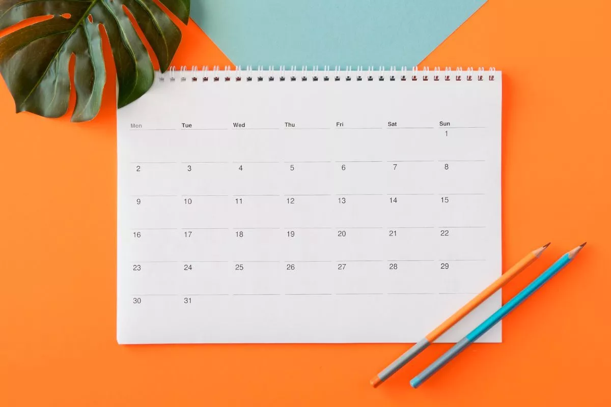 Первомай в пятницу: в России ожидается сокращённая рабочая неделя