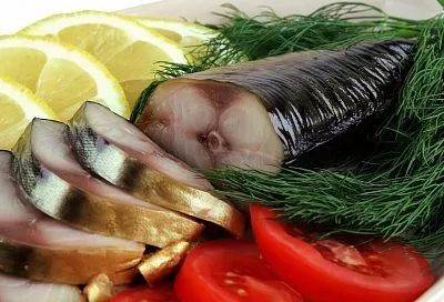 Домашняя скумбрия, тающая во рту: рецепт нежной рыбы без уксуса