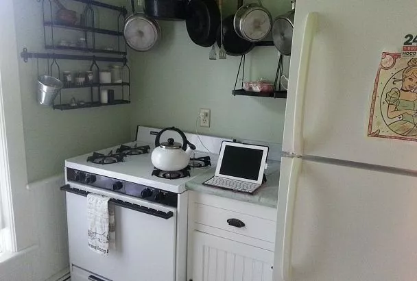 Муж будет вами гордиться и ставить в пример собственной маме: как с первого раз и без лишних усилий отмыть от жира и копоти кухонные фасады