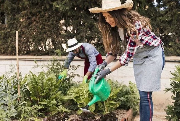 Лунный календарь садовода с 17 по 23 мая: чем можно заняться в эти дни на земле, а что противопоказано