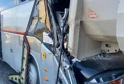 Экскурсионный автобус с детьми попал в ДТП в Краснодарском крае