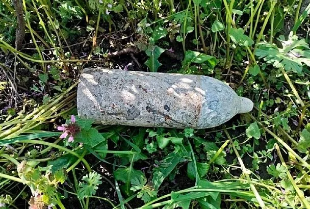 Житель Кубани наткнулся на территории дома на артиллерийский снаряд времен войны