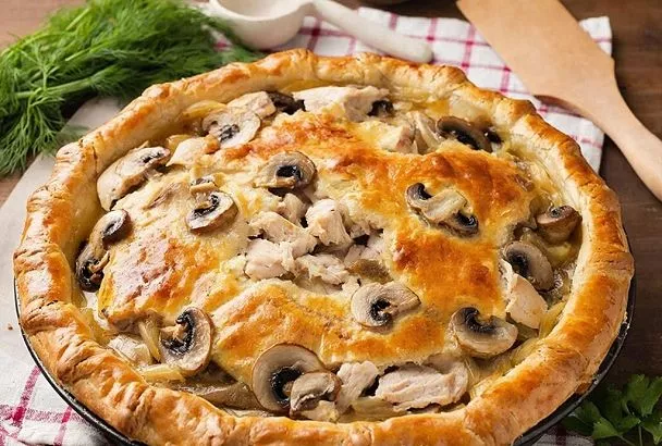 Пирог с курицей на скорую руку: выручает, когда готовить некогда, а хочется вкусного