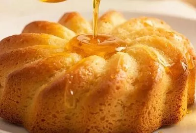 Быстрая пропитка для торта с ликёром: соединил, нагрел, перемешал — и бисквит стал сочным