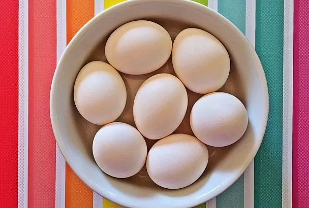 Варю яйца только так и не знаю проблем с очисткой их от скорлупы