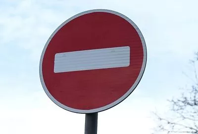 Движение транспорта временно ограничат на одной полосе ул. Постовой в Краснодаре