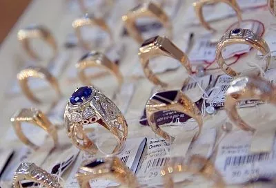 Ювелирный под подушкой: почему россияне бросились скупать золото в этом году