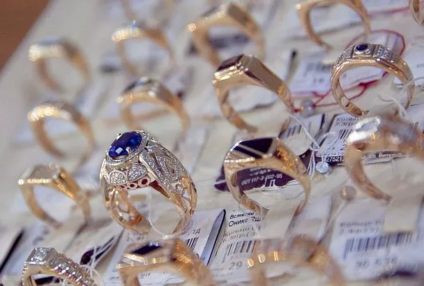 Ювелирный под подушкой: почему россияне бросились скупать золото в этом году