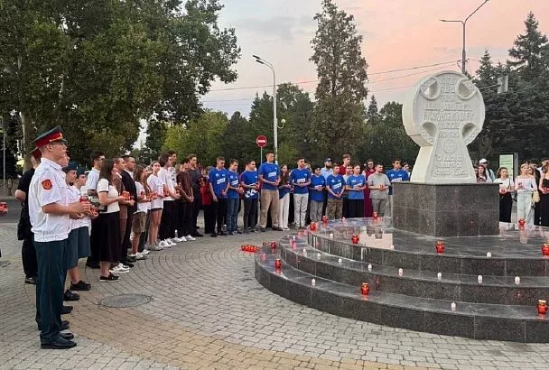 В Краснодаре зажгли свечи в память о жертвах теракта в Беслане