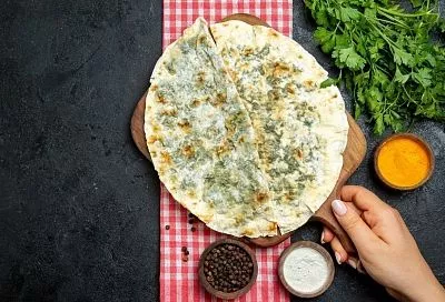 Быстрые лепешки с сыром для перекуса: два варианта приготовления